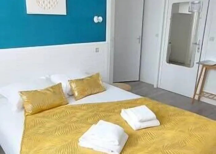 Hotel La Croisette & Restaurant Bistrot Gantier En Centre