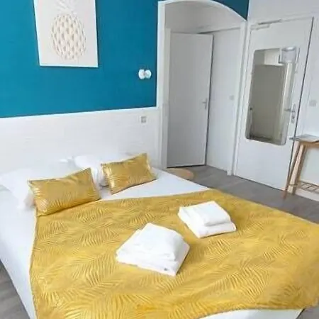 Hotel La Croisette & Restaurant Bistrot Gantier En Centre