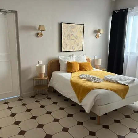 Hotel La Croisette & Restaurant Bistrot Gantier En Centre 2*